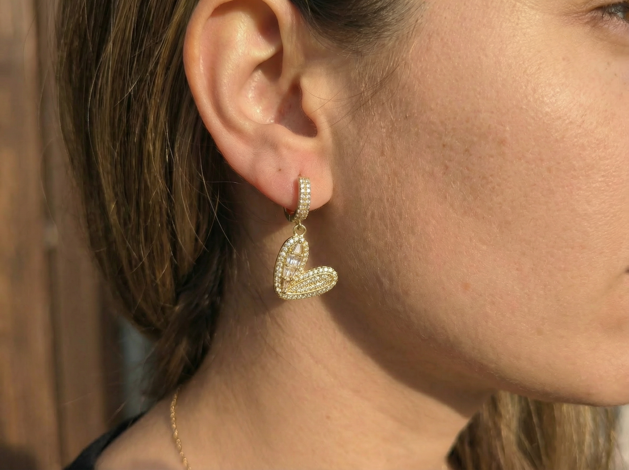 Baget ve Zirkon Taşlı Modern Kalp Küpe