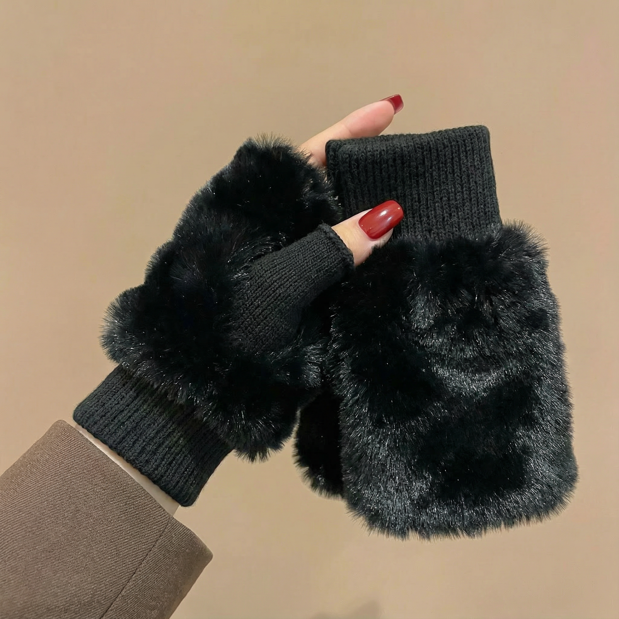 Siyah Peluş Dokulu Yarım Parmak Eldiven