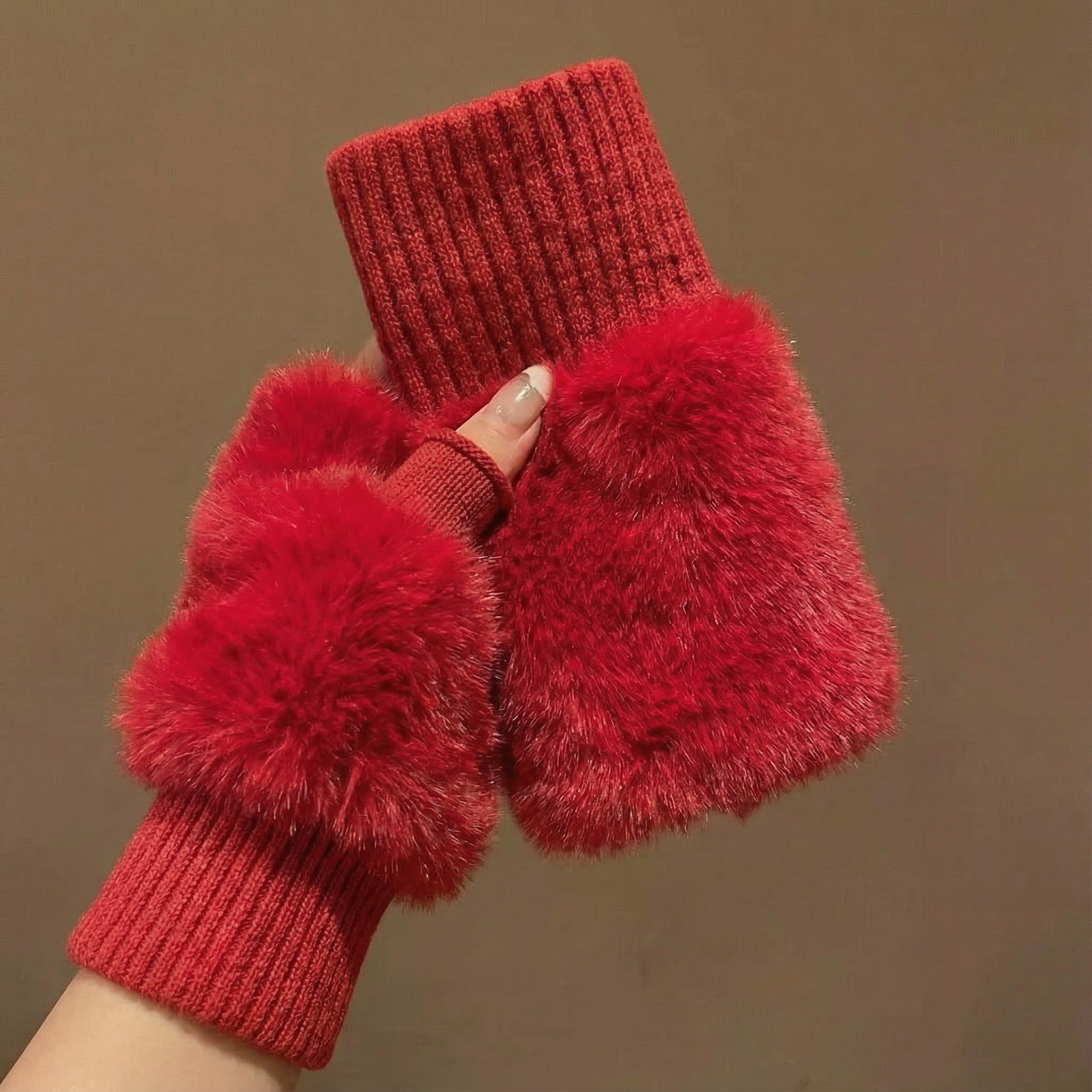 Kırmızı Peluş Dokulu Yarım Parmak Eldiven