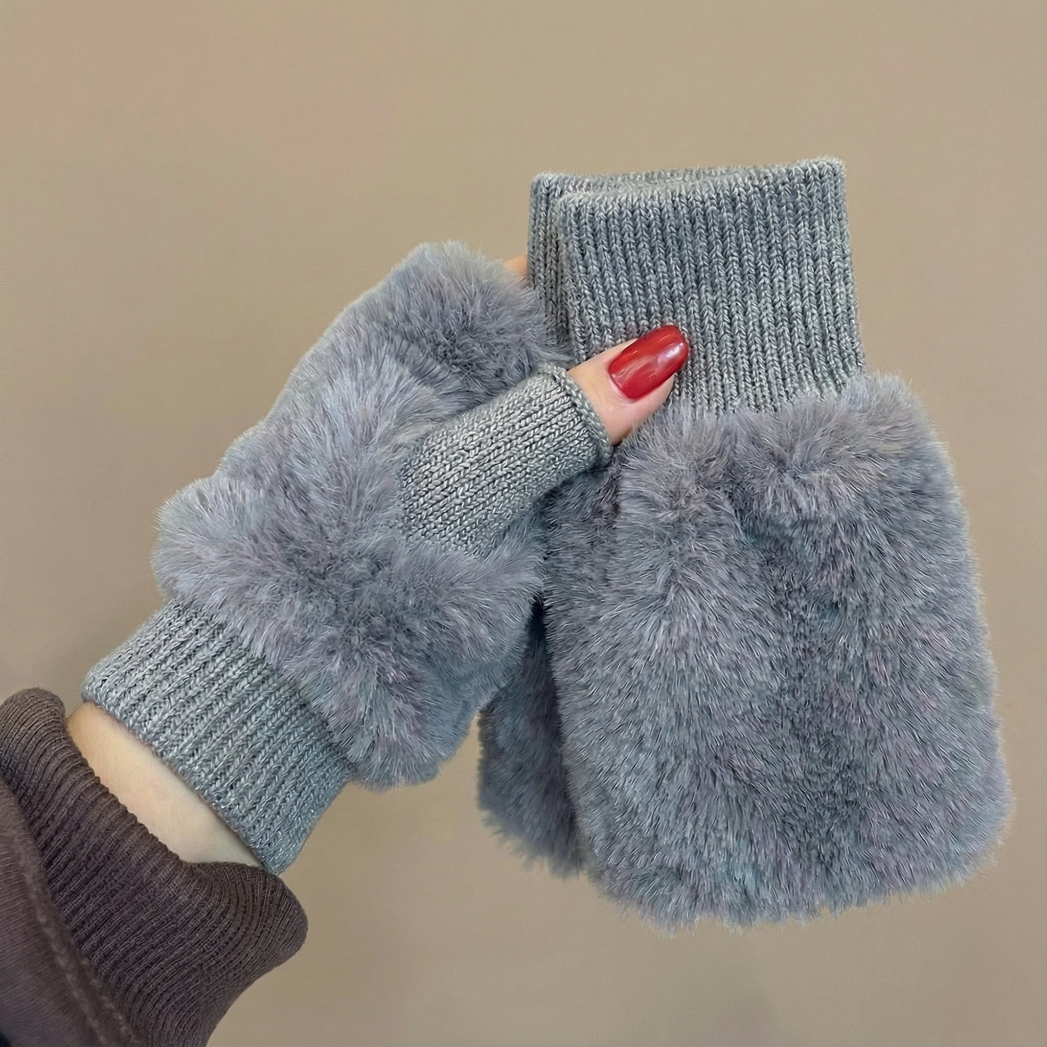 Gri Peluş Dokulu Yarım Parmak Eldiven