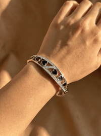 Siyah Kalpli ve Taşlı Zikzak Kelepçe