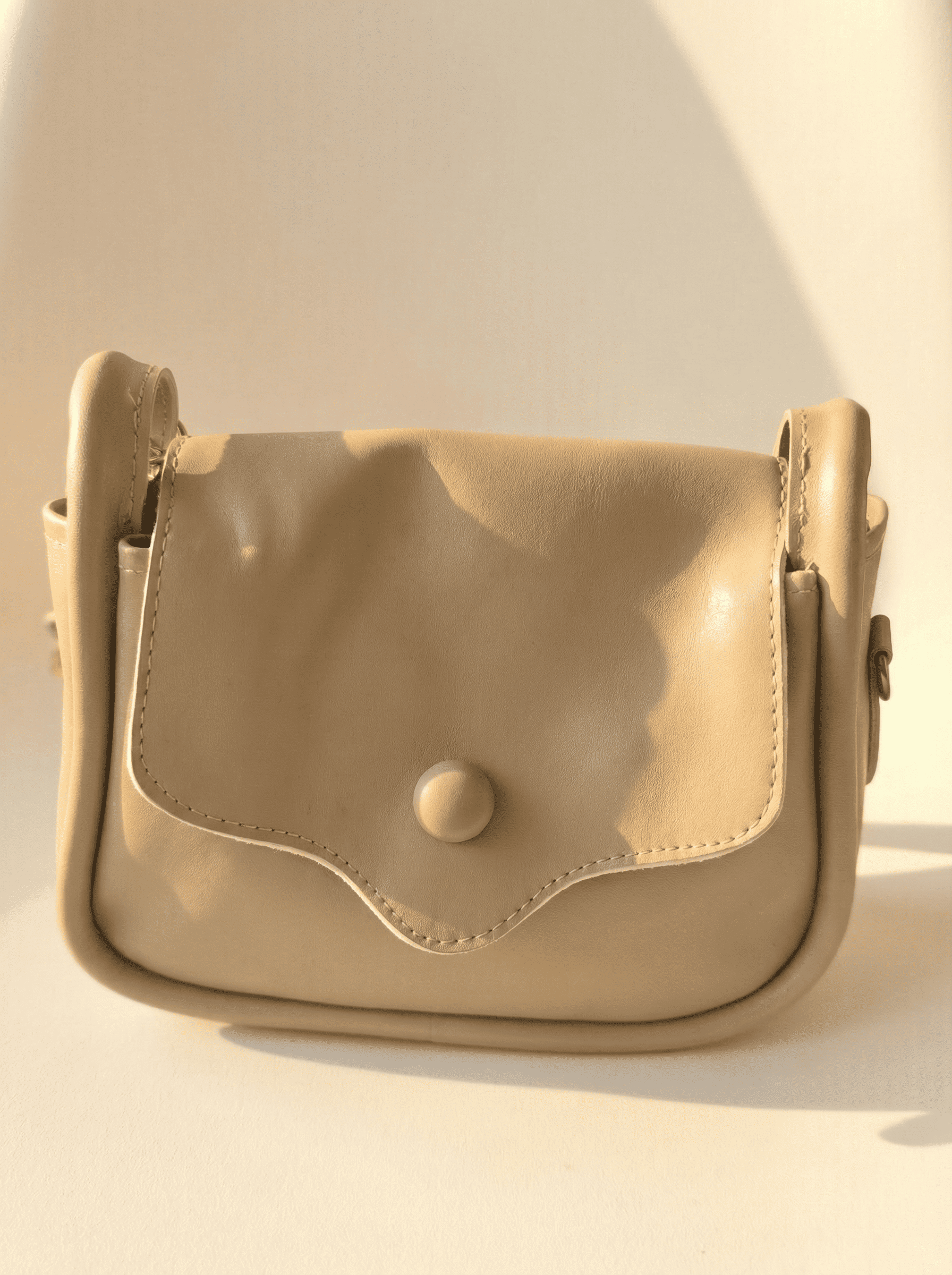 Latte Bej Vintage Düğmeli Omuz Çantası