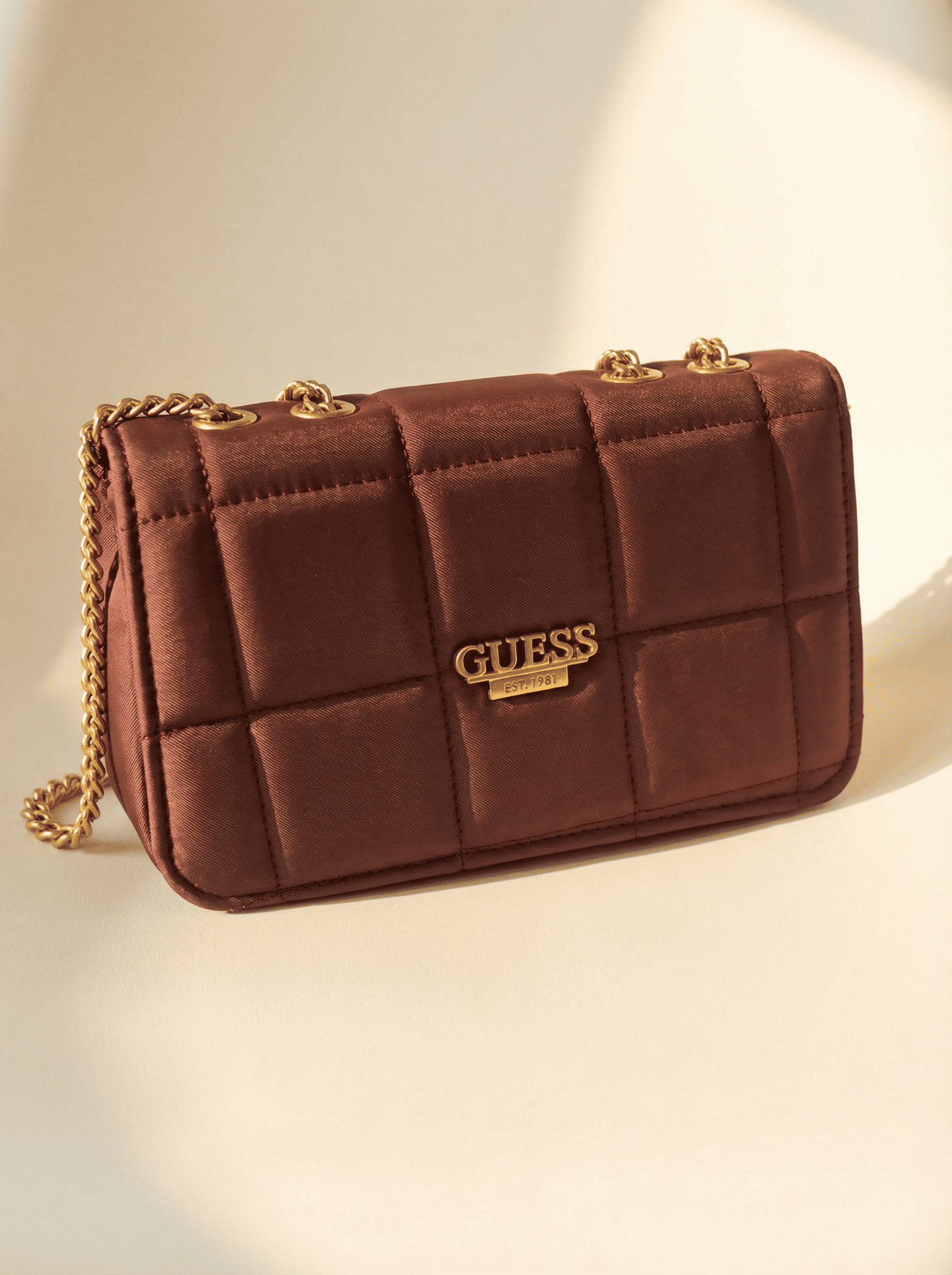 Bordo Saten Guess Zincirli Omuz Çantası