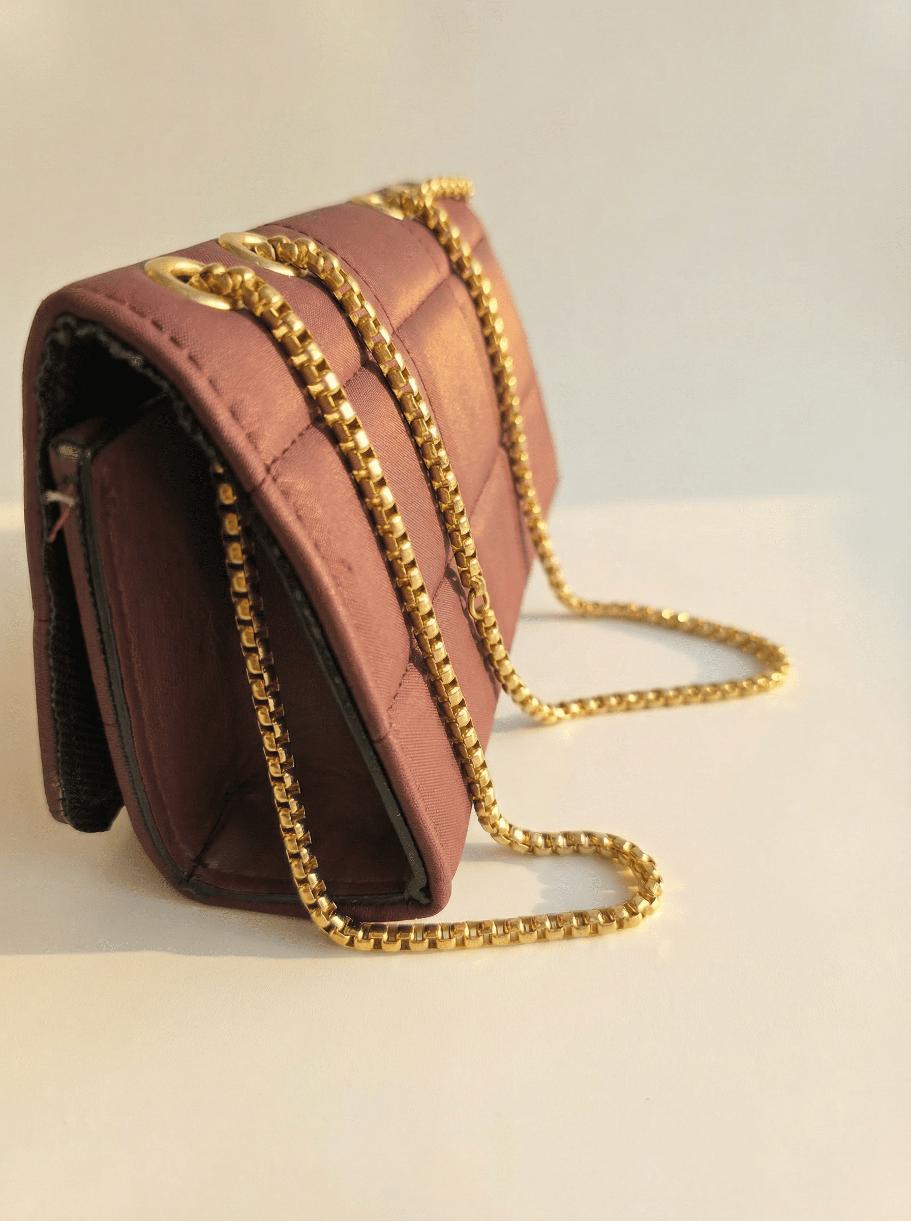 Bordo Saten Guess Zincirli Omuz Çantası