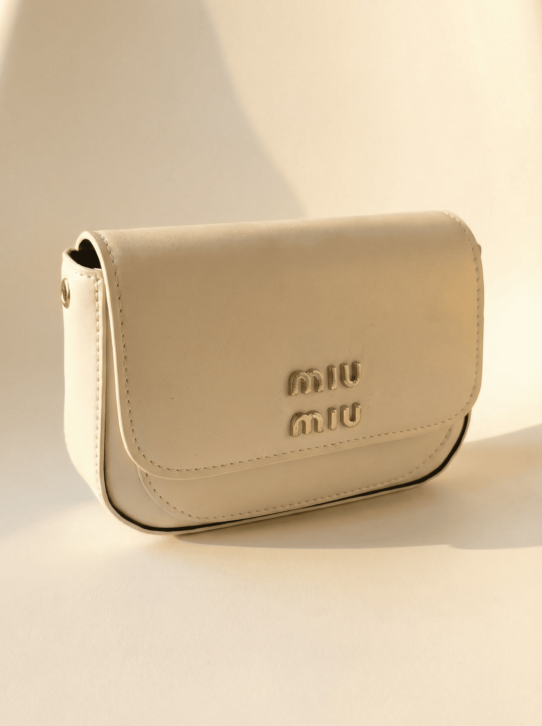 Miu Miu İmzalı Soft Krem Minimal Çanta