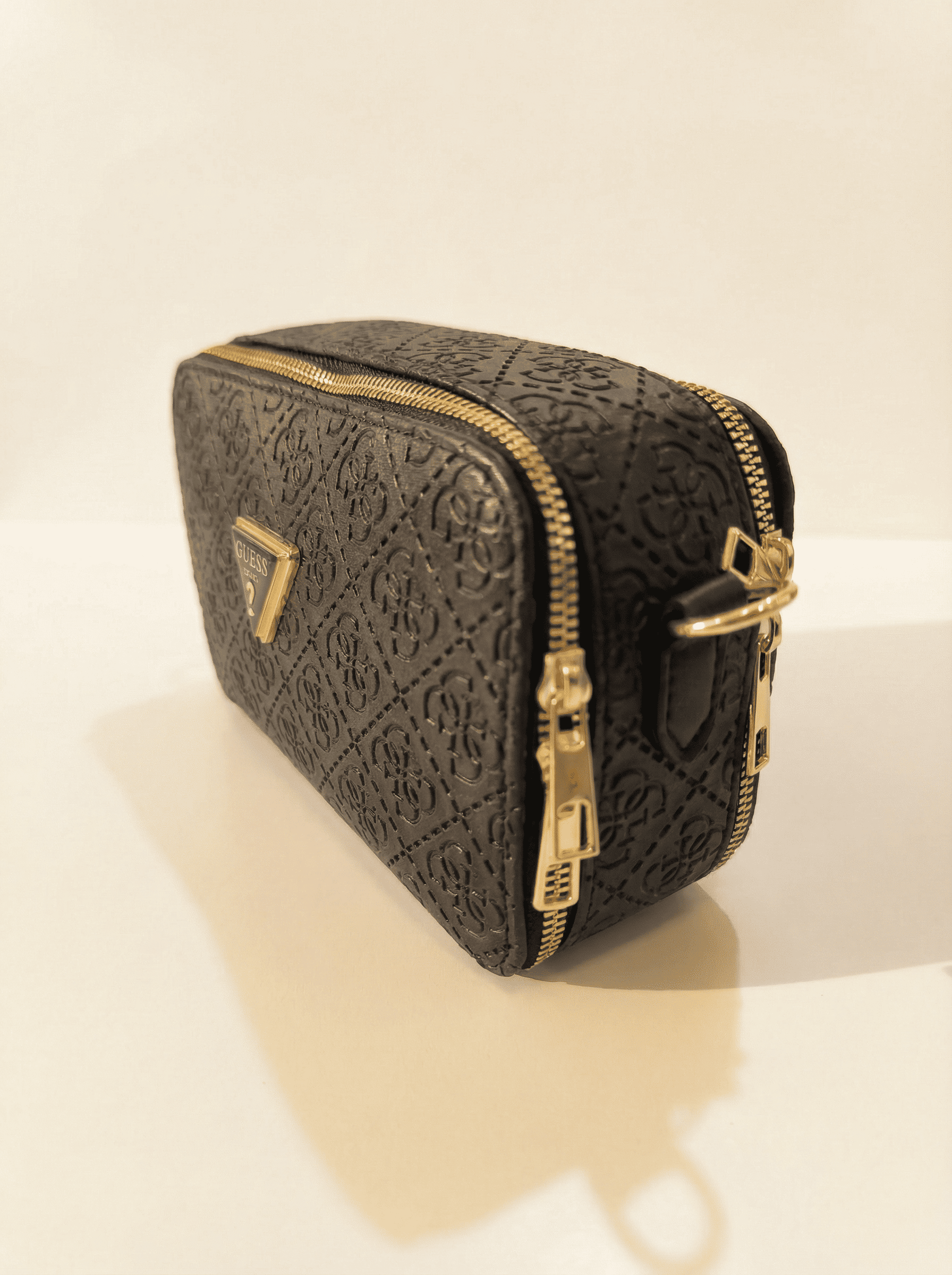 Guess Üçgen Logolu Siyah Bag