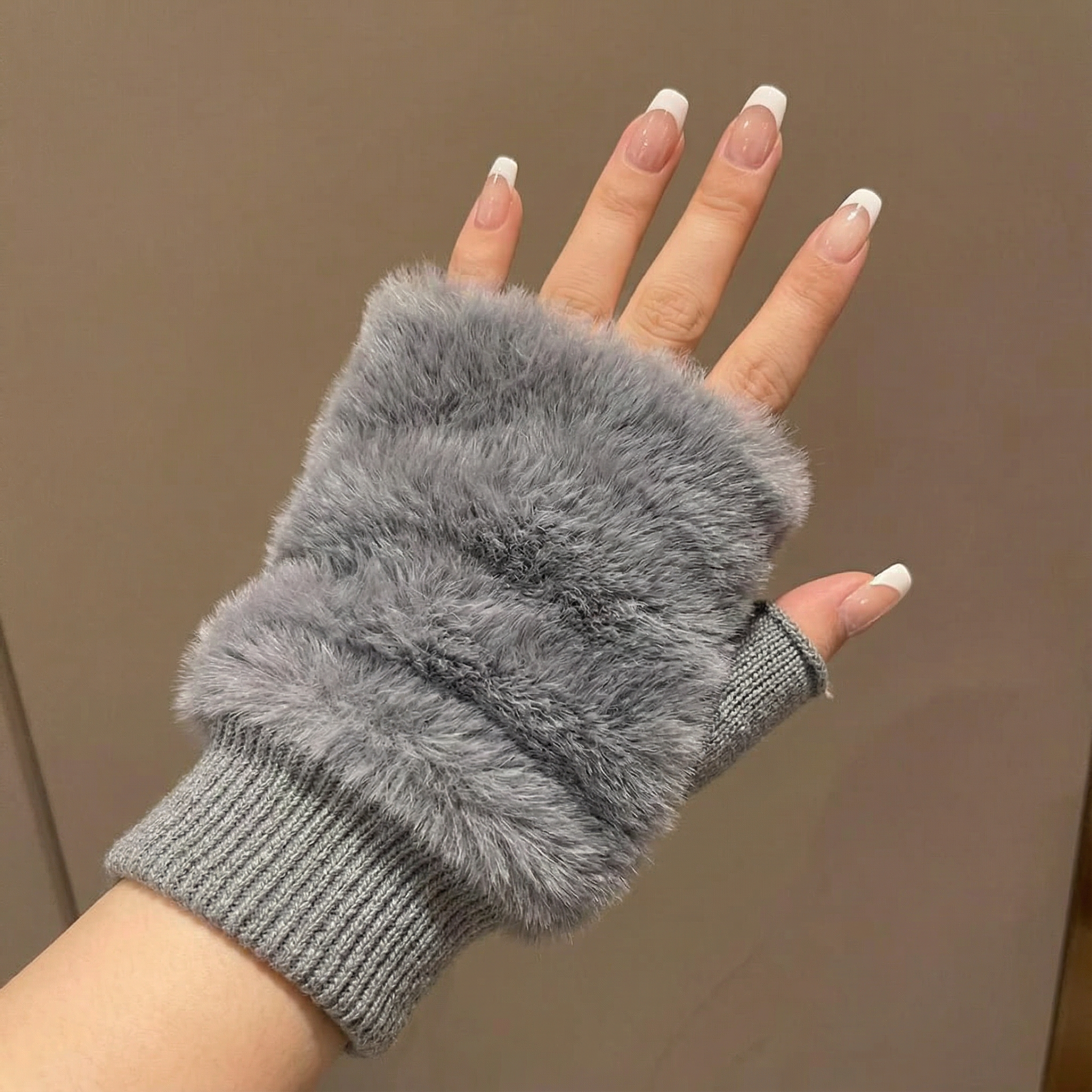 Gri Peluş Dokulu Yarım Parmak Eldiven