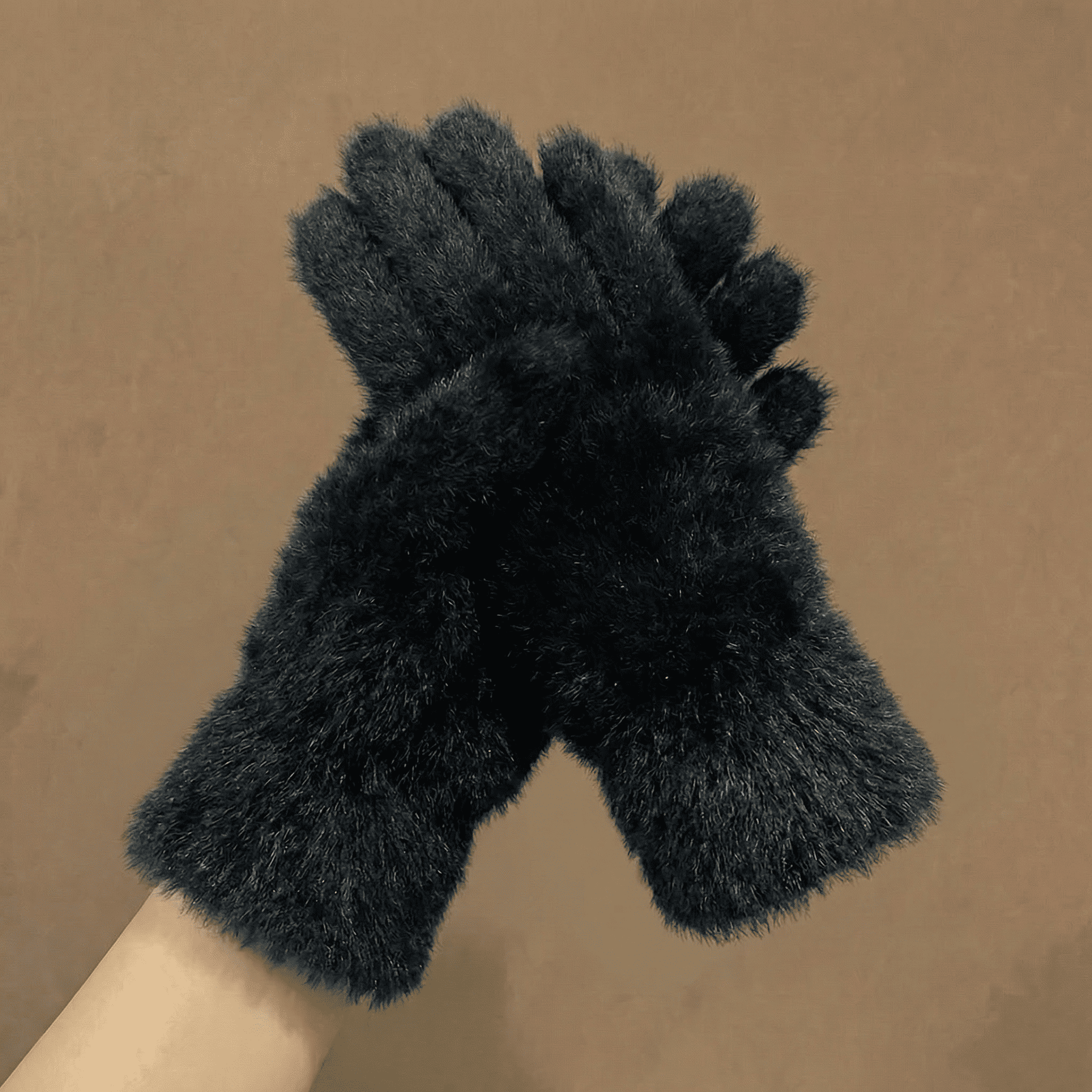 Siyah Yumoş Dokulu Tüylü Triko Eldiven